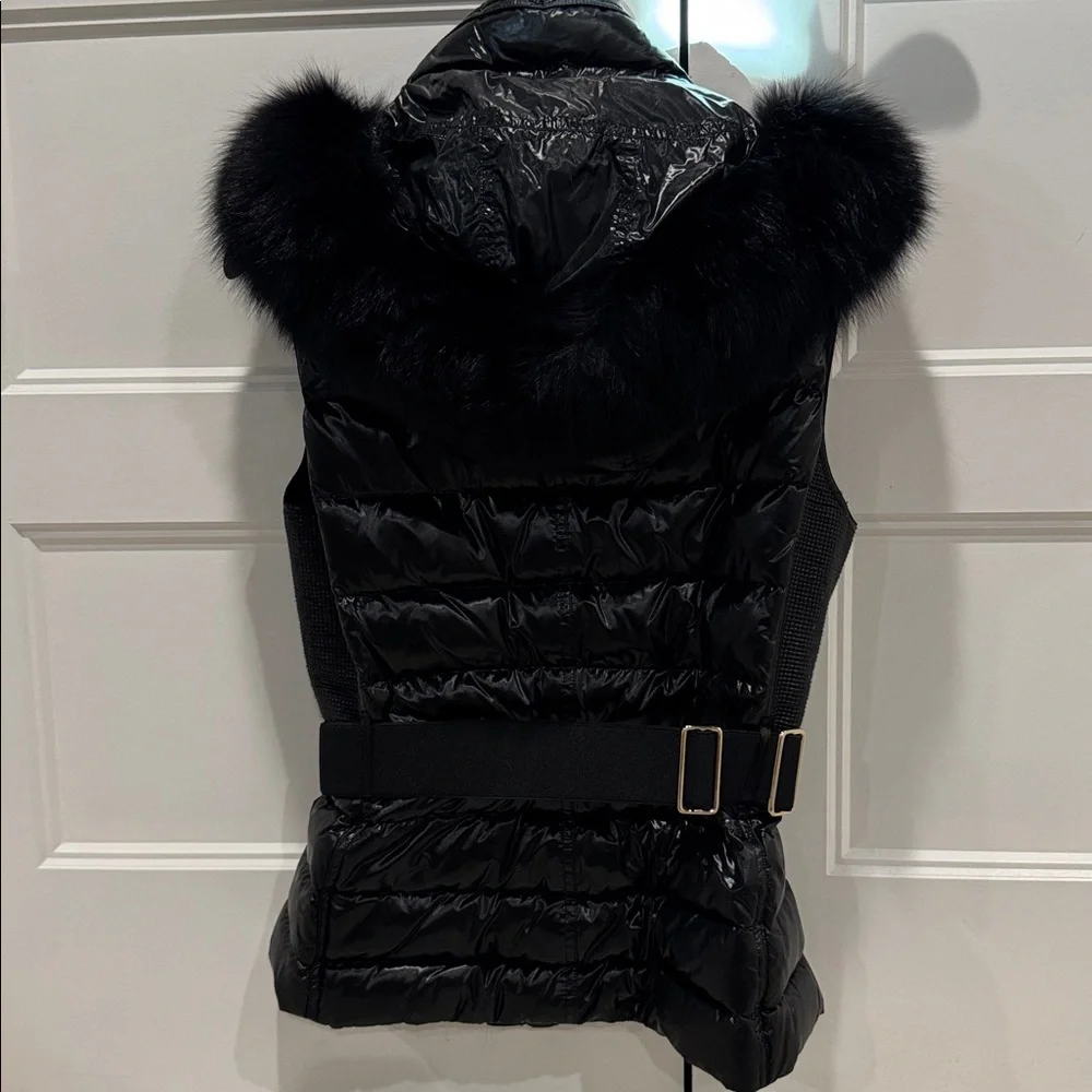 BURBERRY BELTED PUFFER VEST FUR HOOD - Picture 4 of 10